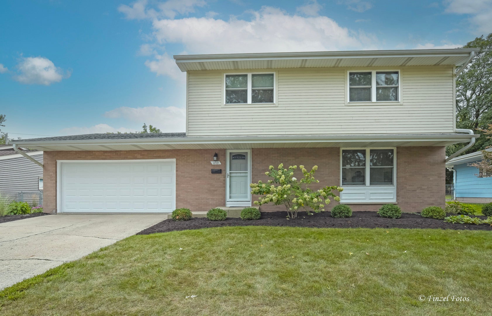 1713 Oak Street — photo