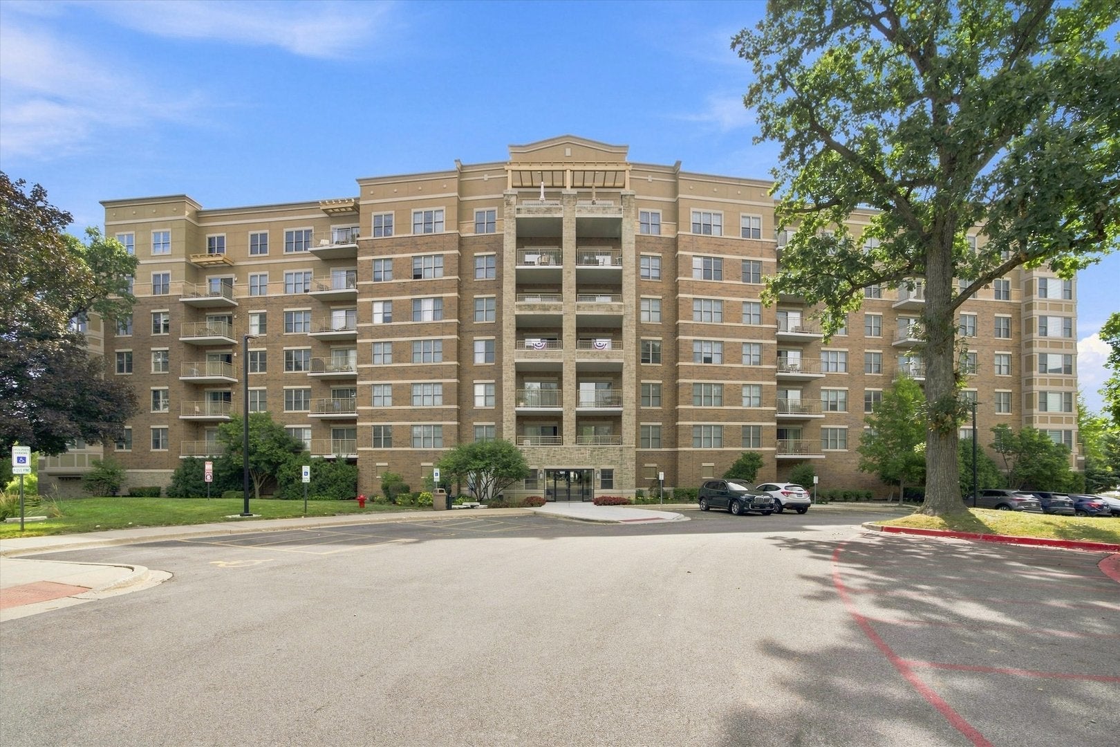125 Lakeview Drive 604 — photo