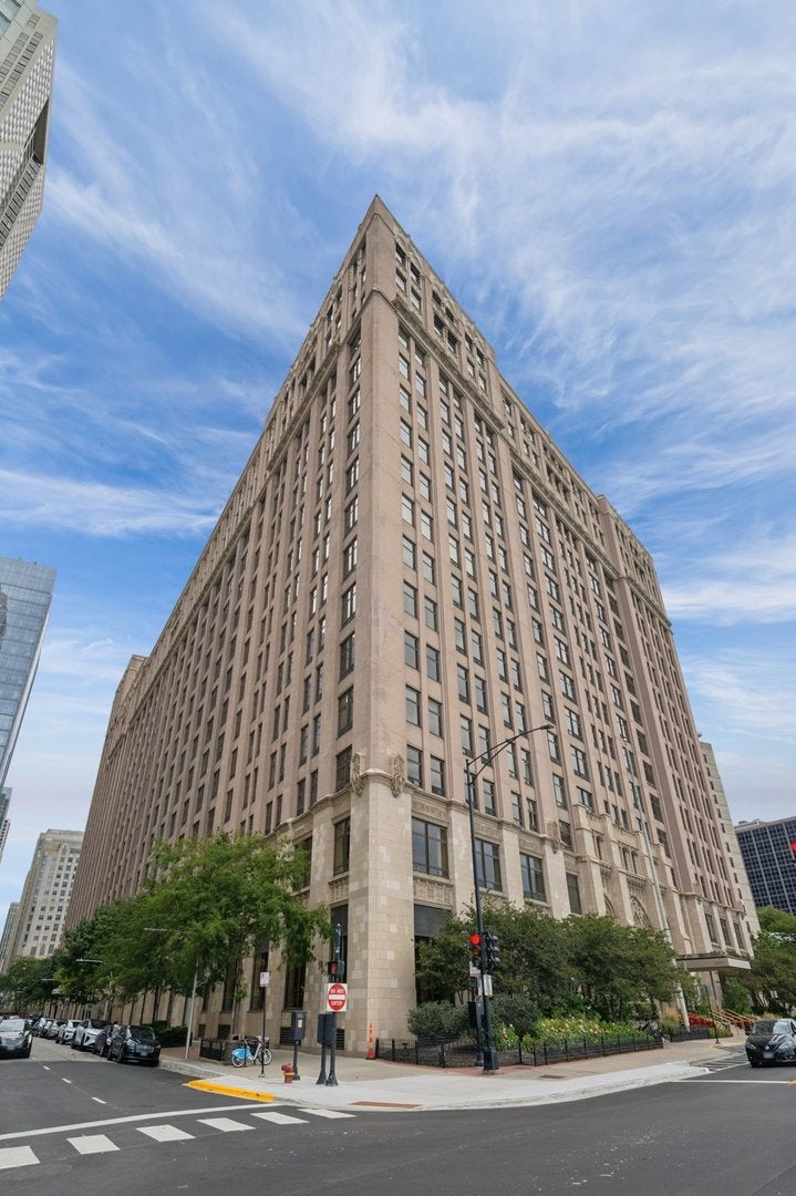 680 N Lake Shore Drive 317 — photo