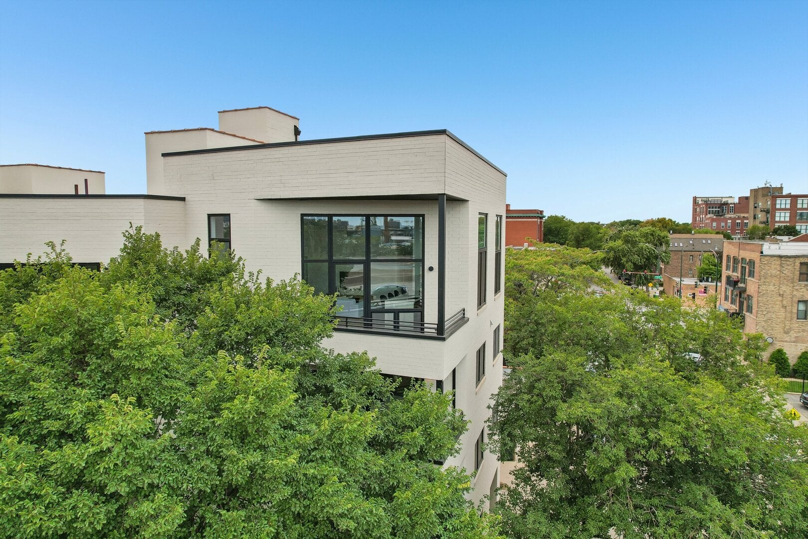 1656 N Bosworth Avenue Ph-4N — photo
