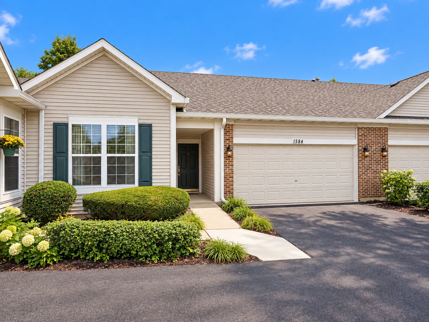 1584 W Ludington Circle — photo