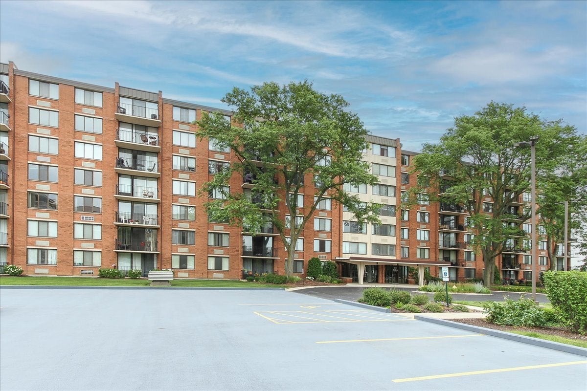 2000 Saint Regis Drive 6J — photo