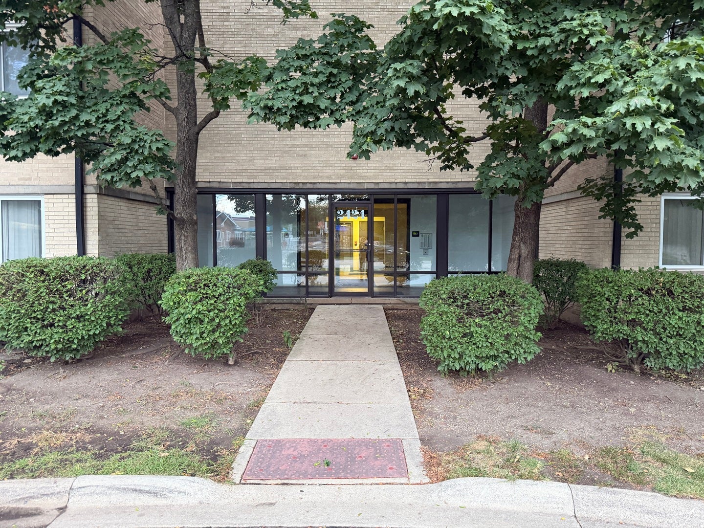 2424 E Oakton Street 4H — photo