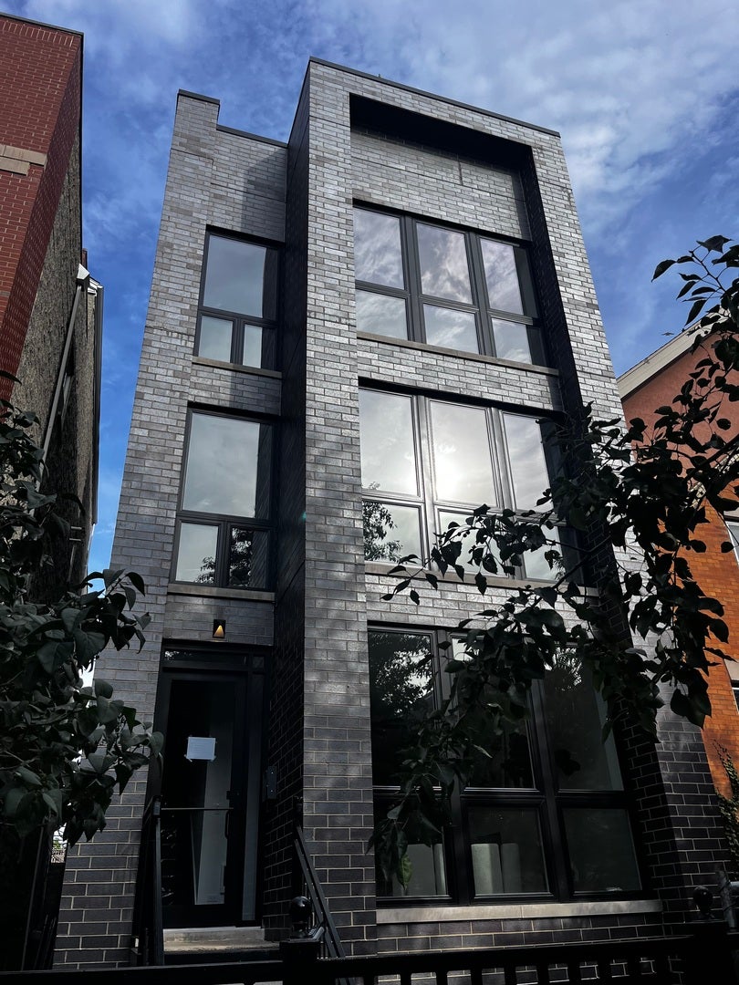 2847 N Damen Avenue 3 — photo
