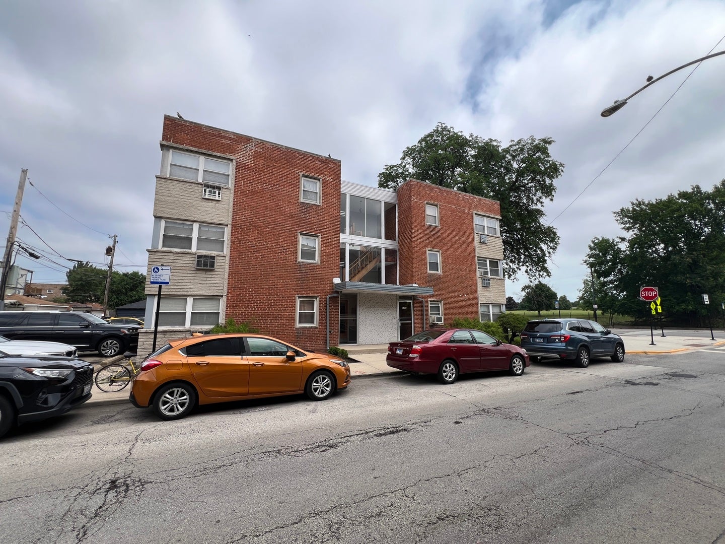 2400 W Balmoral Avenue 2G — photo