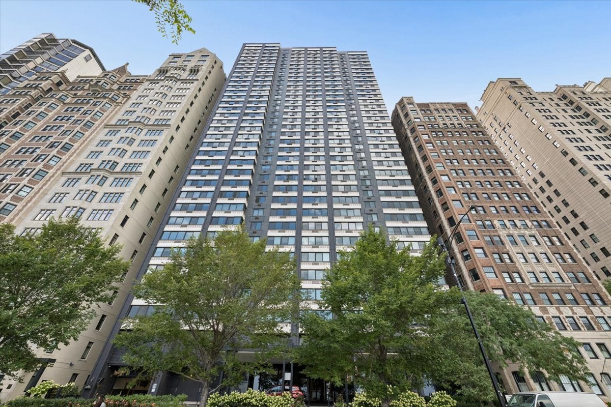 1440 N Lake Shore Drive 12H — photo