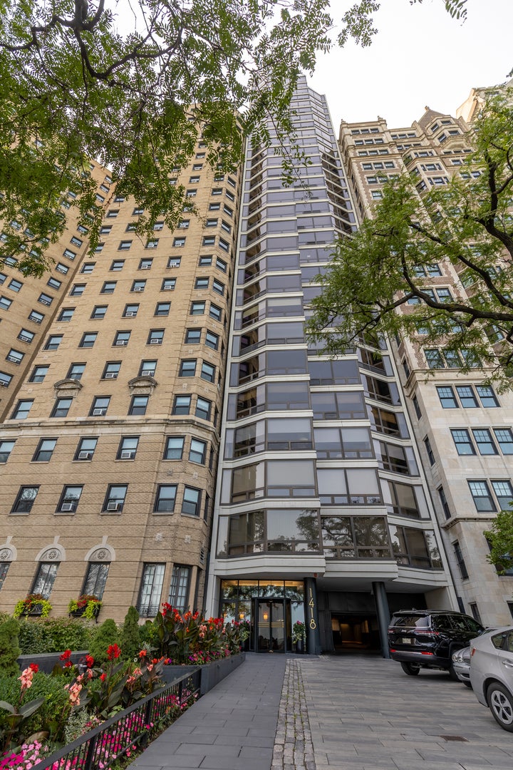 1418 N Lake Shore Drive 28 — photo