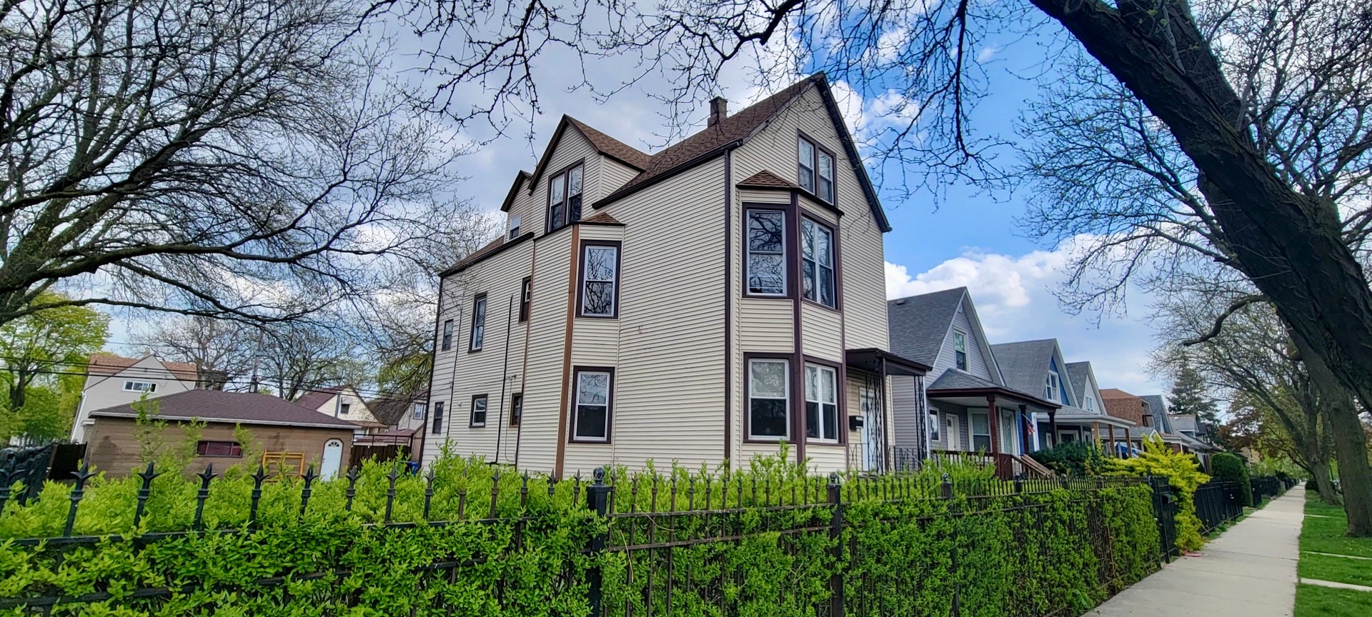 2155 N Kilbourn Avenue 1 — photo