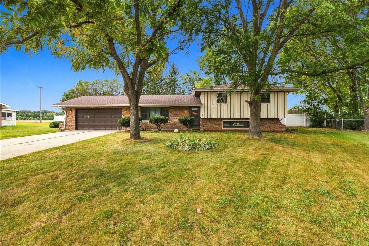 23949 W Plainsman Circle — photo