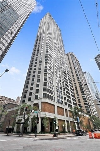400 E Ohio Street 4402 — photo