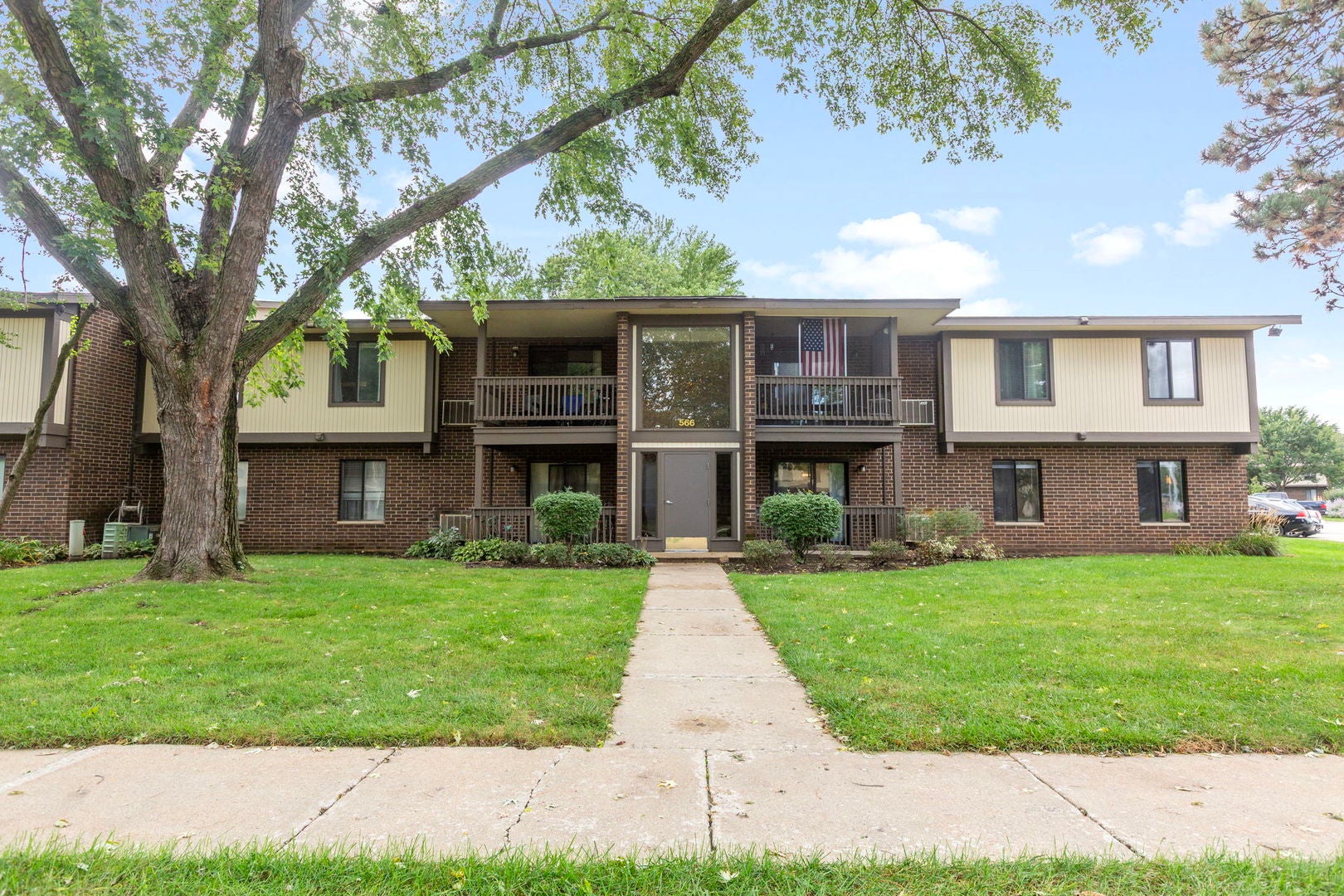 566 Somerset Lane 4 — photo