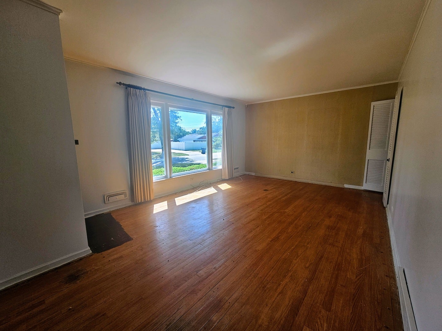Home in Des Plaines, IL 60018 — photo 2