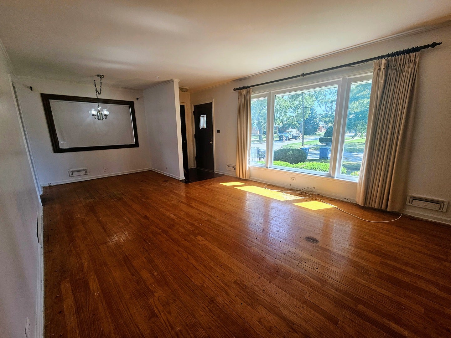 Home in Des Plaines, IL 60018 — photo 3