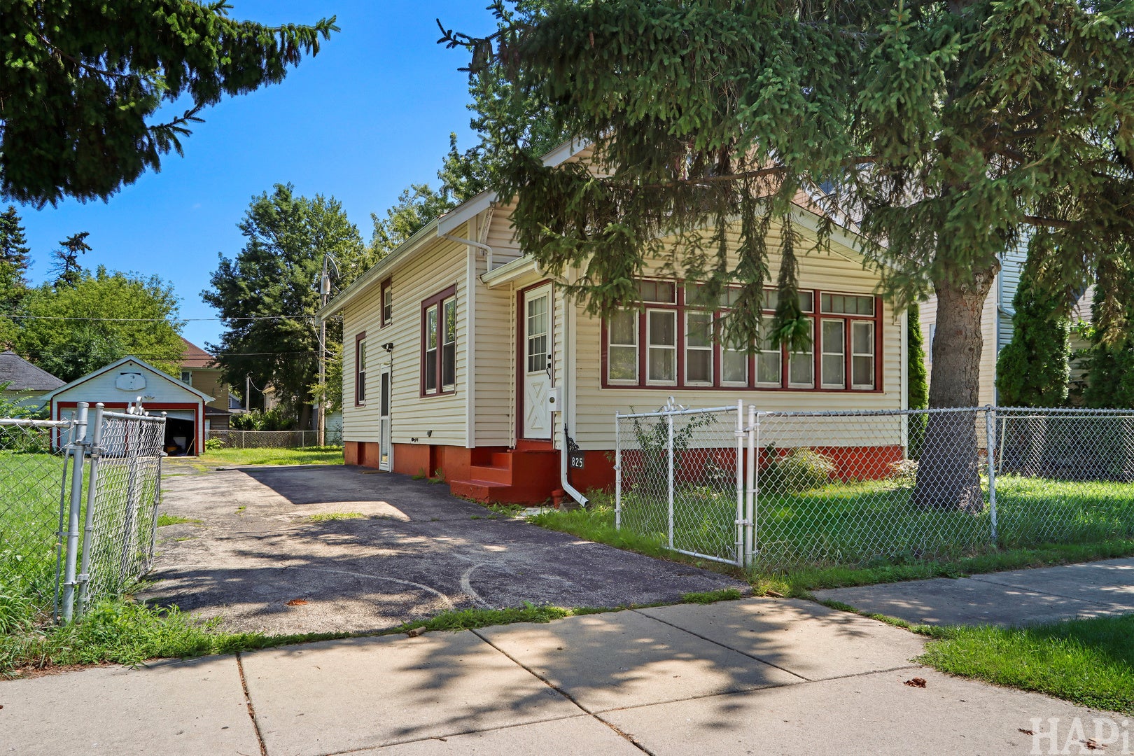 825 N Ash Street — photo