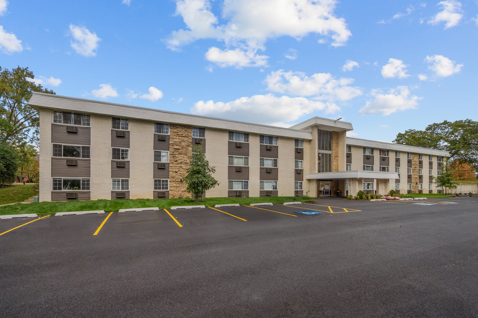 375 W Winchester Road 306 — photo