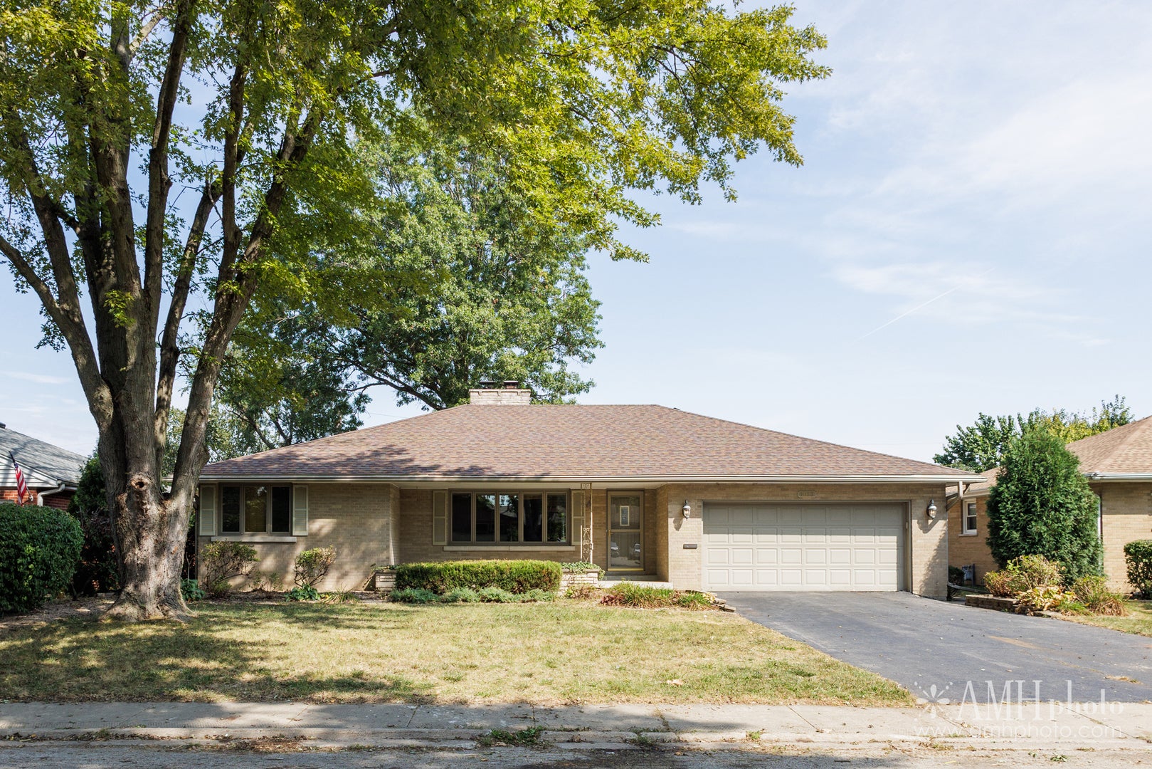 1033 W Hawkins Street — photo