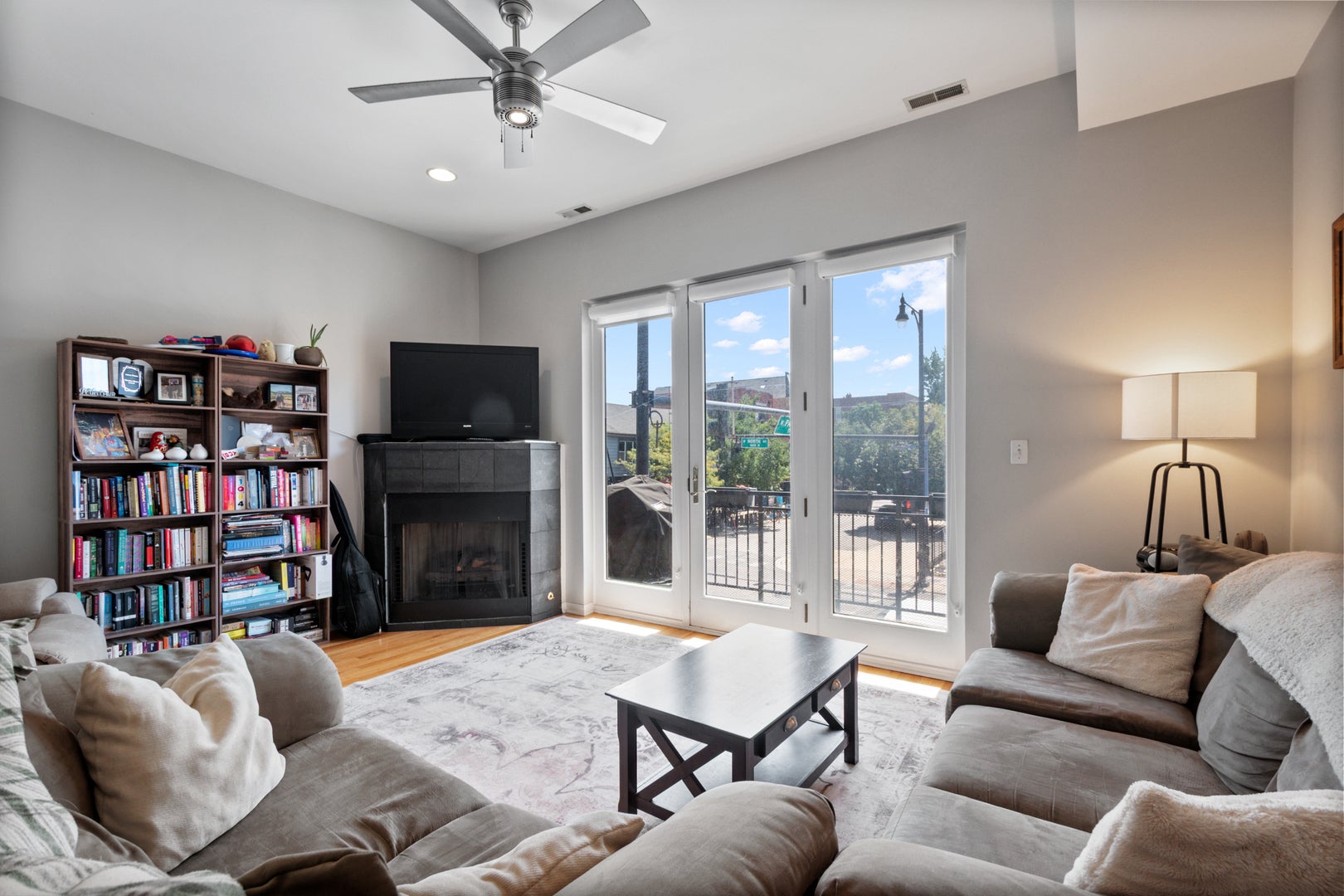 1702 W NORTH AVE — photo 2