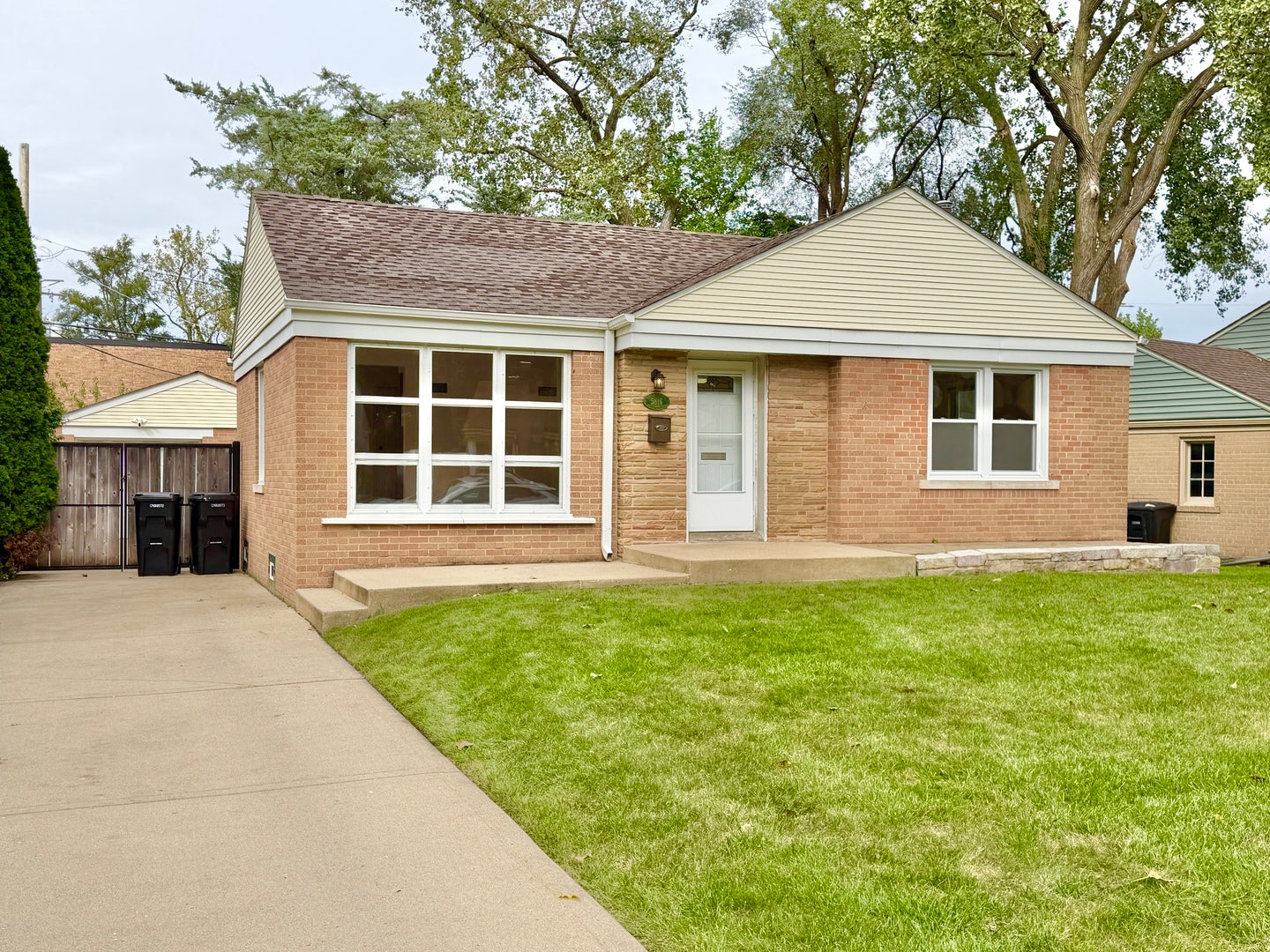5816 W Greenleaf Avenue — photo