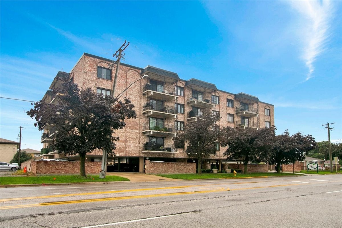 7525 W Lawrence Avenue 505 — photo