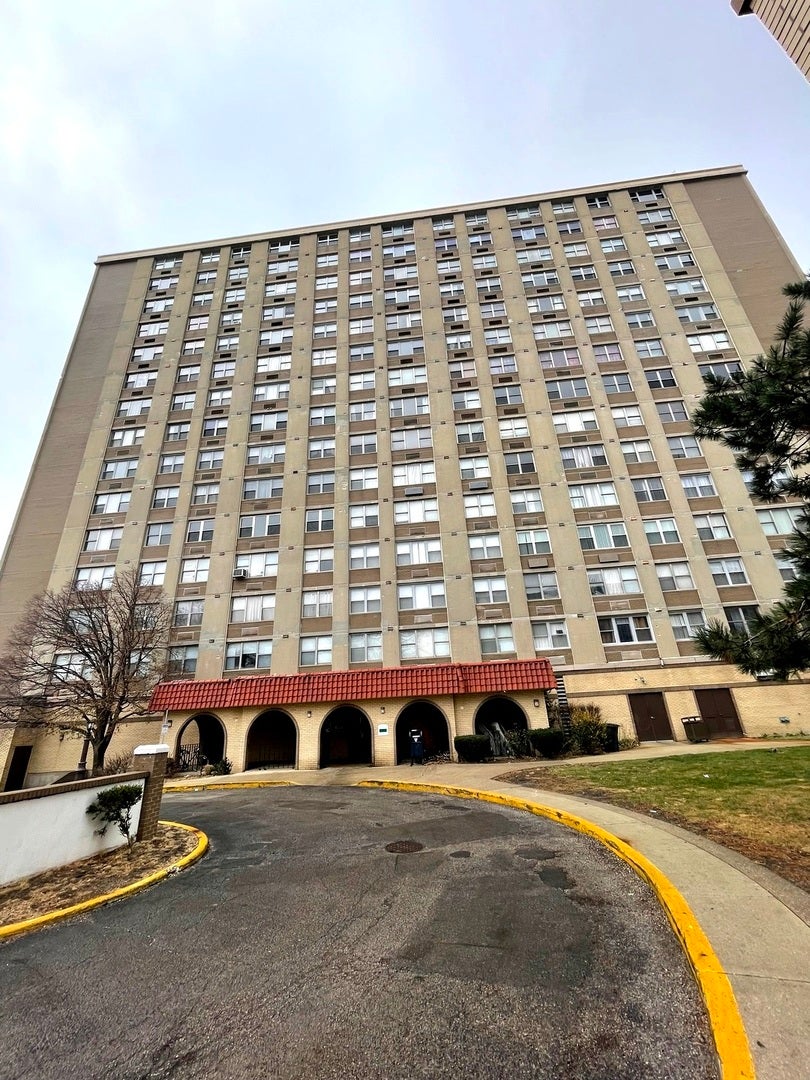 4300 W Ford City Drive 710 — photo