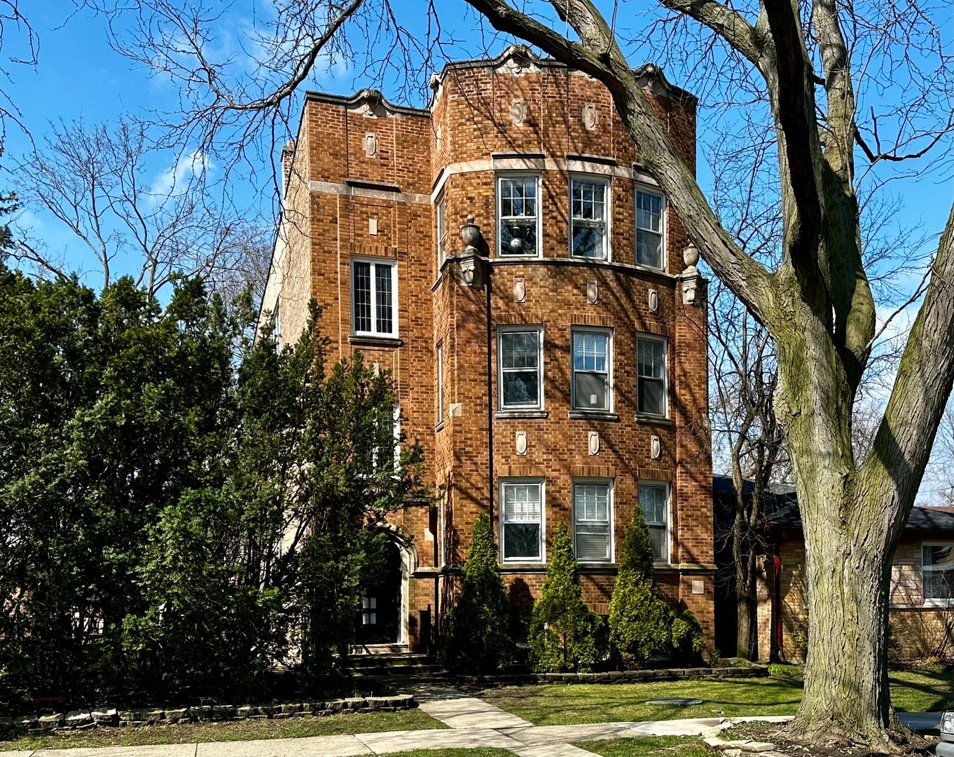 8912 Ewing Avenue Gdn — photo