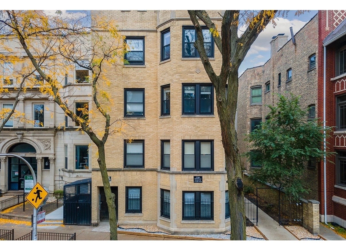 648.5 W Roscoe Street 2N — photo