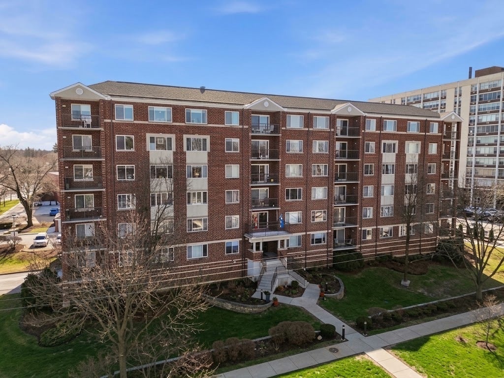 31 E Grove Street 201 — photo