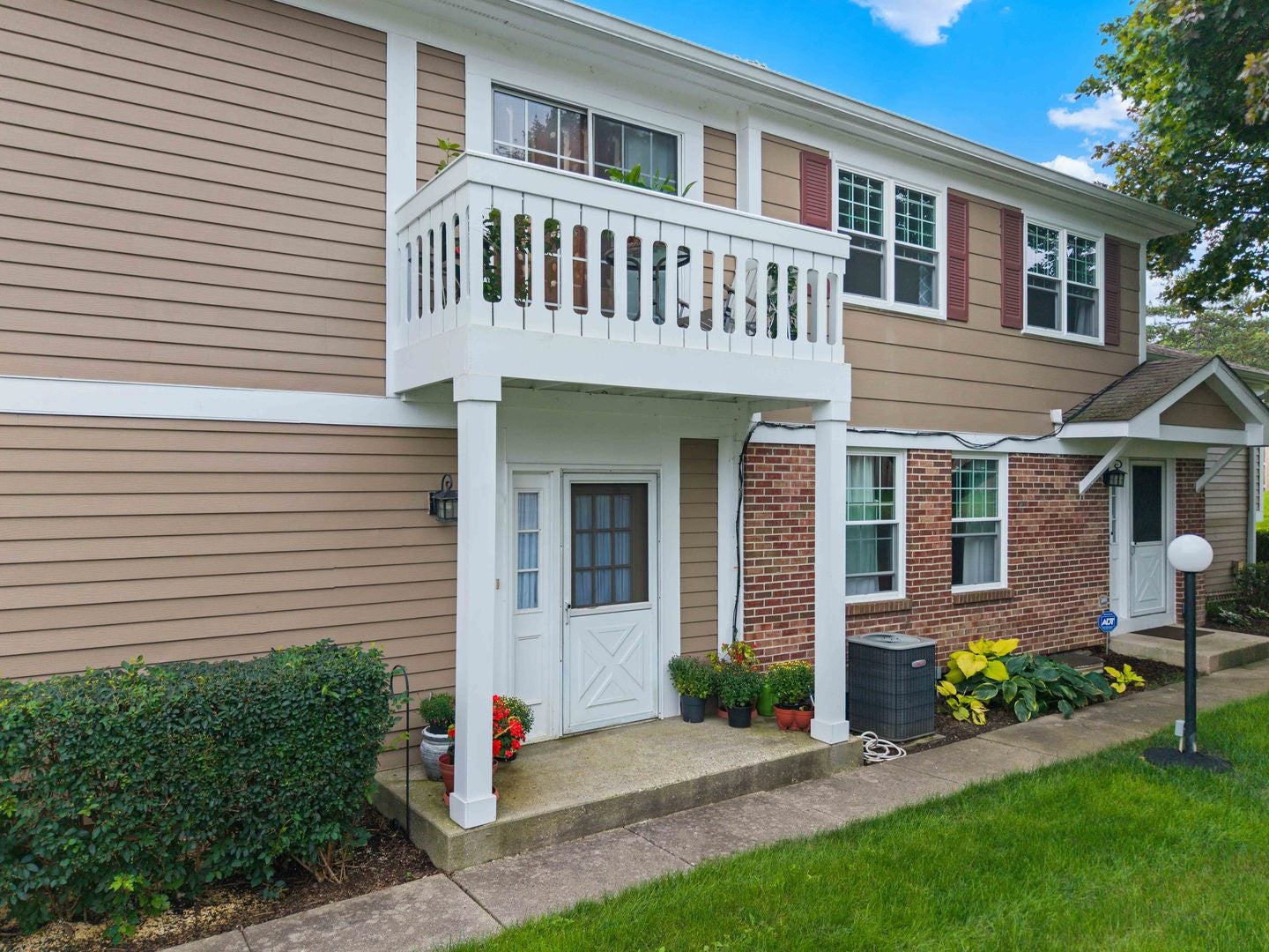 80 Maplewood Drive — photo