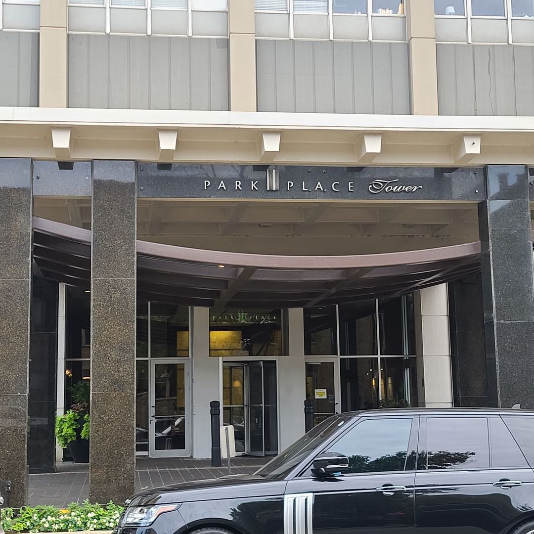 655 W Irving Park Road 903 — photo