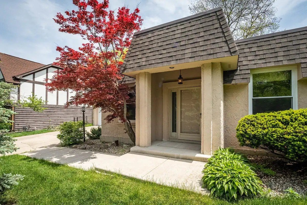 952 Norwood Court — photo