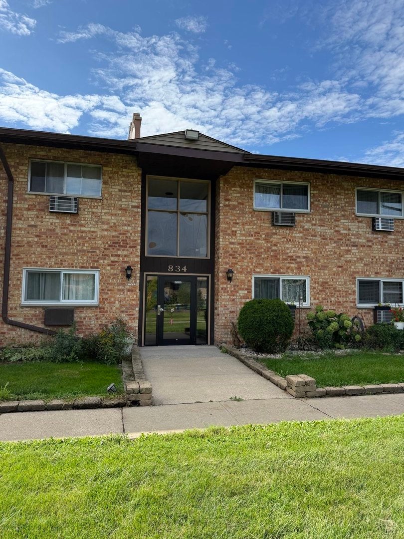 834 E Old Willow Road 216 — photo
