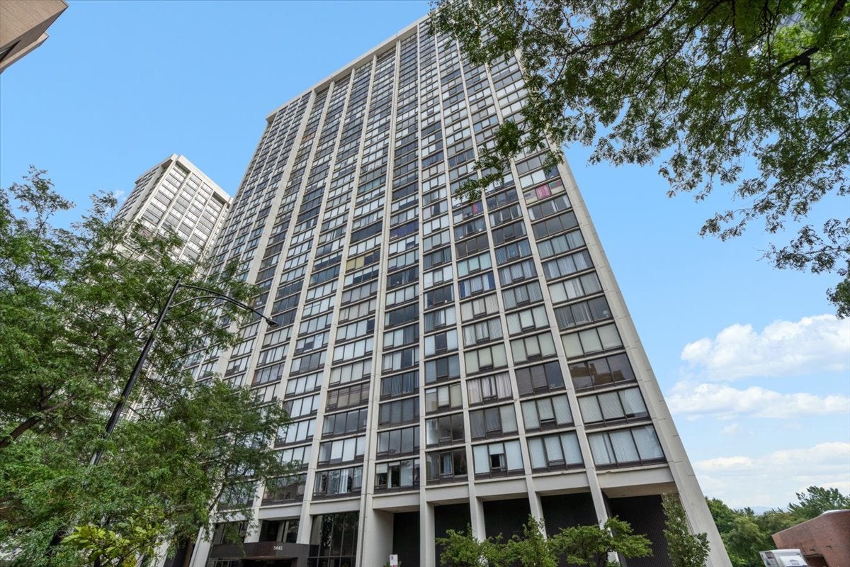 5445 N Sheridan Road 2608 — photo