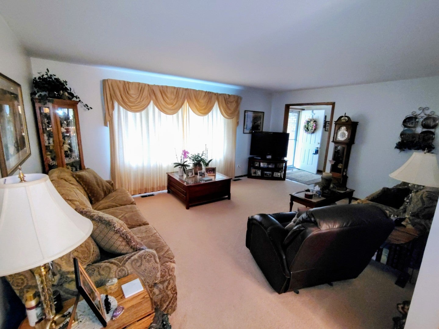 Home in Gurnee, IL 60031 — photo 3