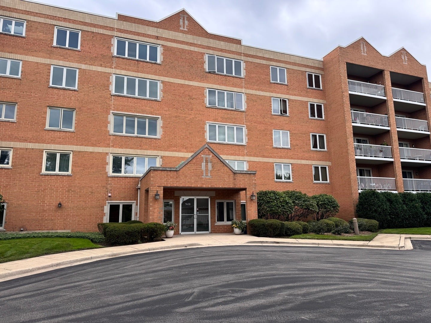 7450 N Waukegan Road 404 — photo