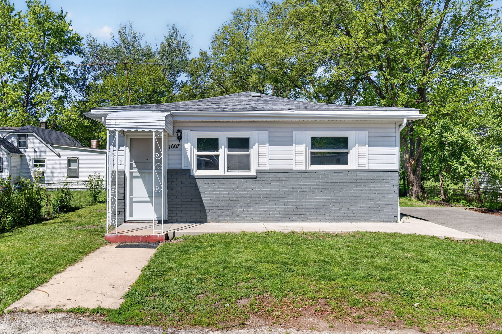 1607 S Joliet Street — photo