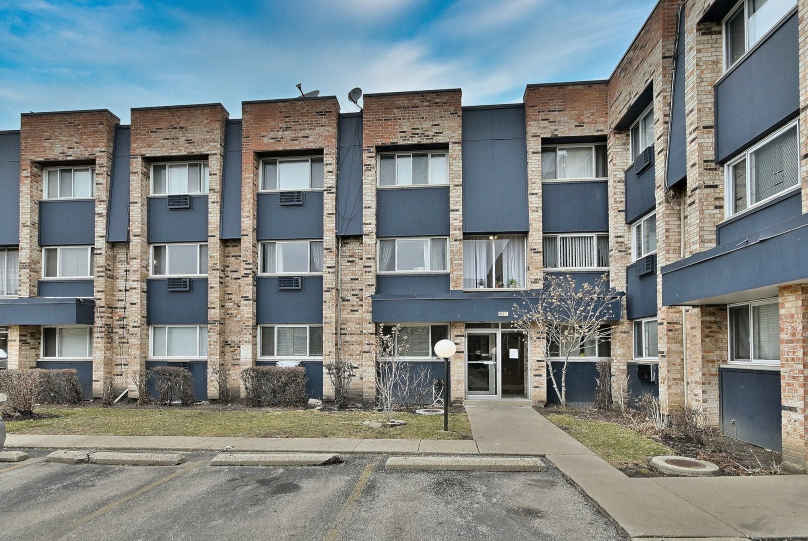 8637 1/2 W Foster Avenue 1B — photo