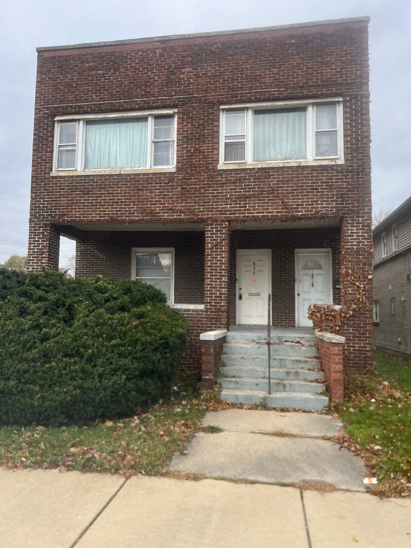 656 Wentworth Avenue — photo
