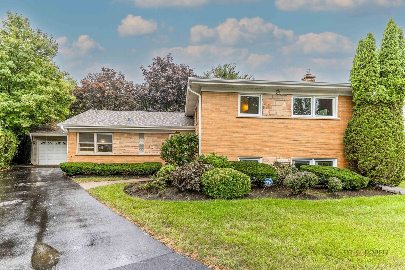 216 Valley View Court — photo