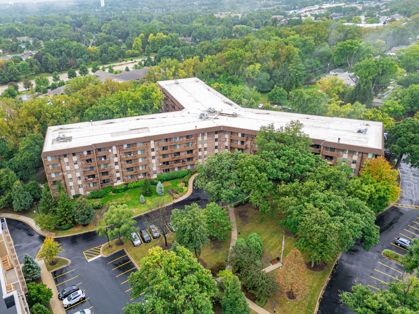120 Lakeview Drive 208 — photo