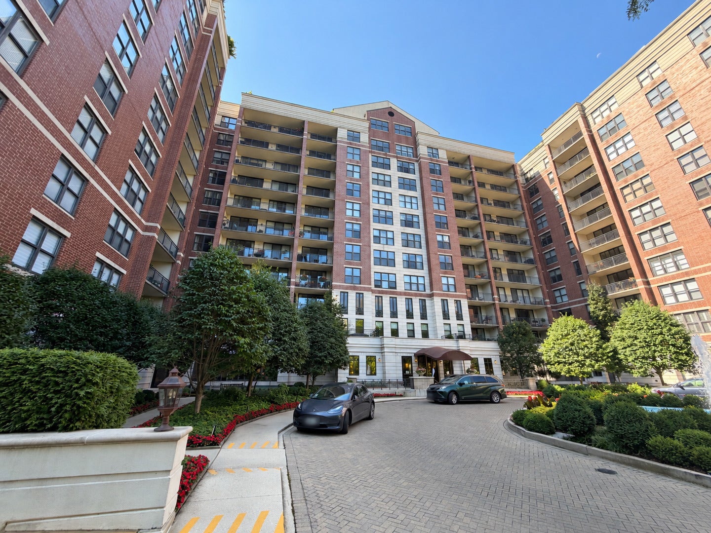 55 W Delaware Place 208-P052 — photo