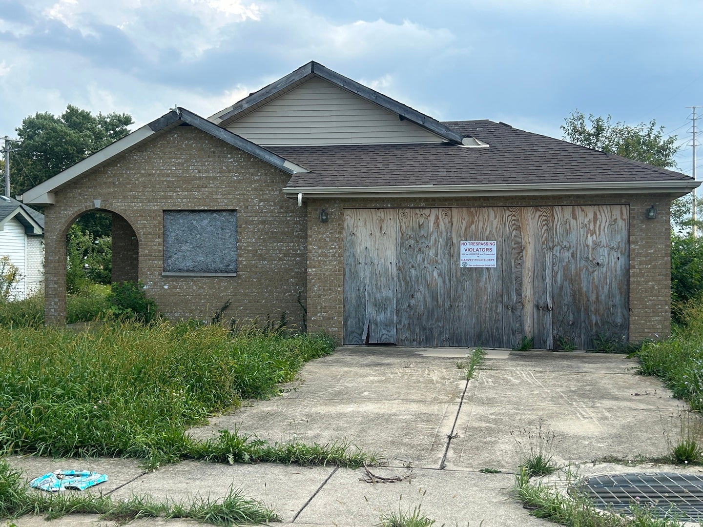 16051 Gauger Avenue — photo