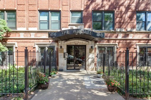6019 N Winthrop Avenue 303 — photo