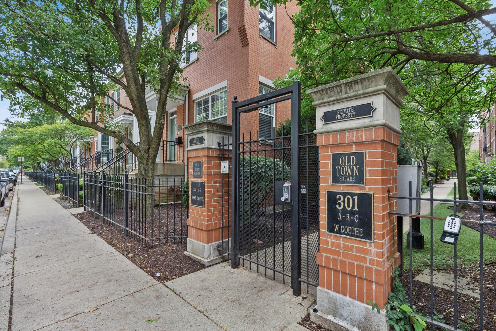301A W Goethe Street 201 — photo