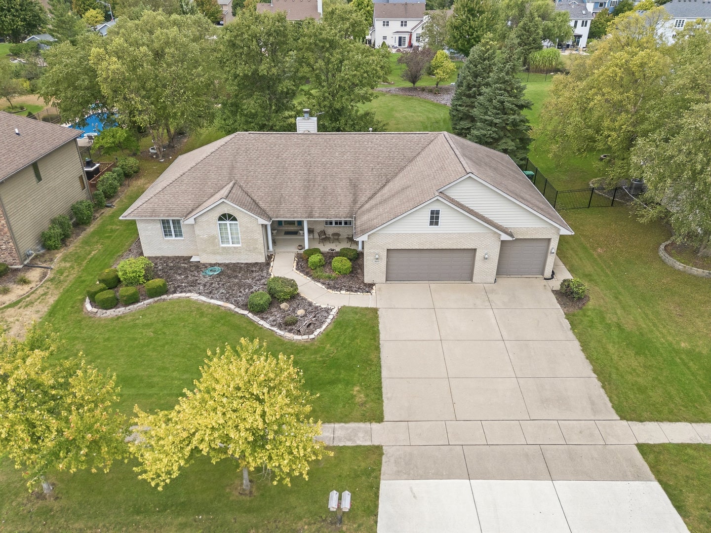 26142 W Highland Drive — photo