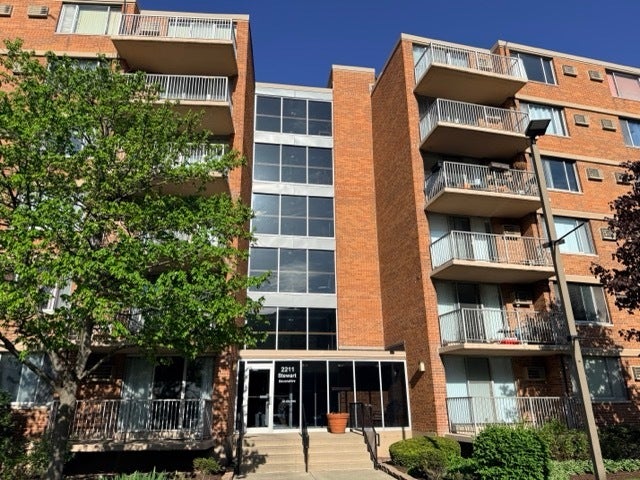 2211 S Stewart Avenue 6a — photo