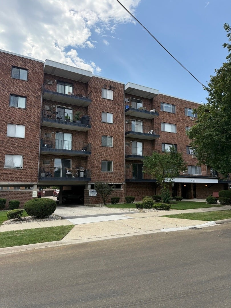 205 W Miner Street 106 — photo