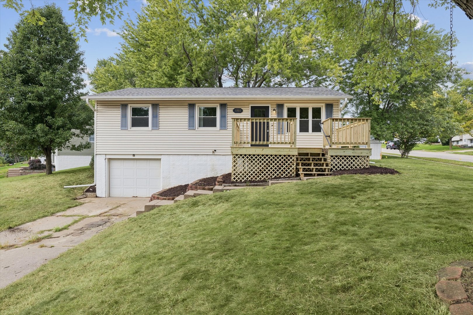 1332 Golden Valley Drive — photo