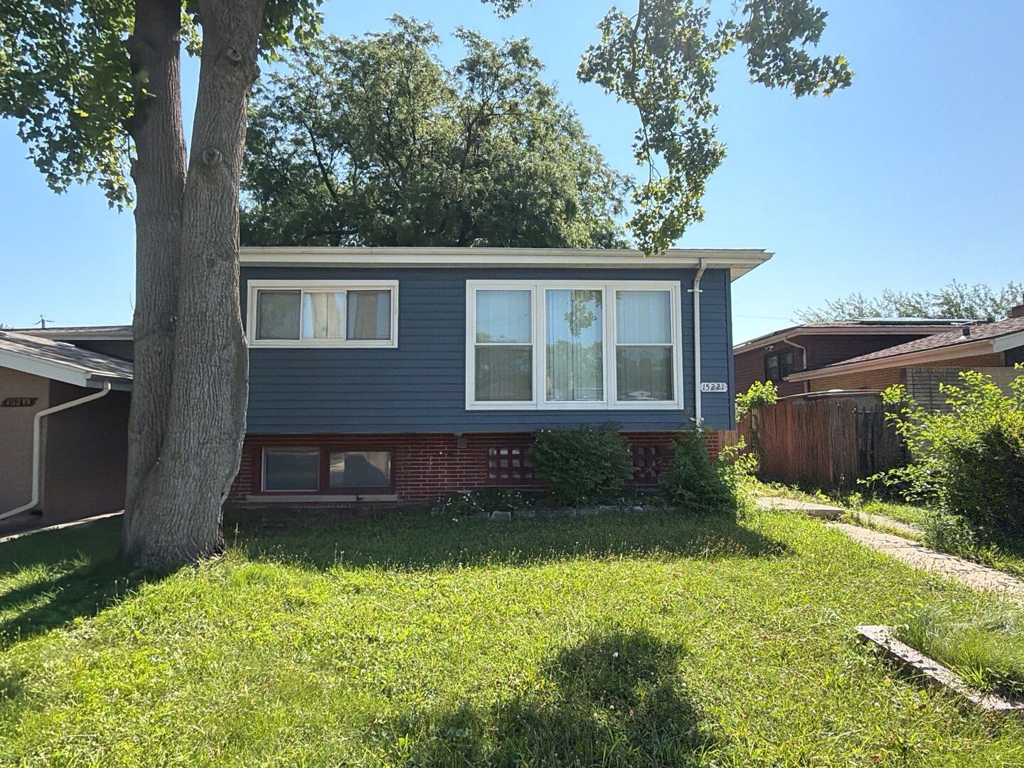 15221 Oak Street — photo