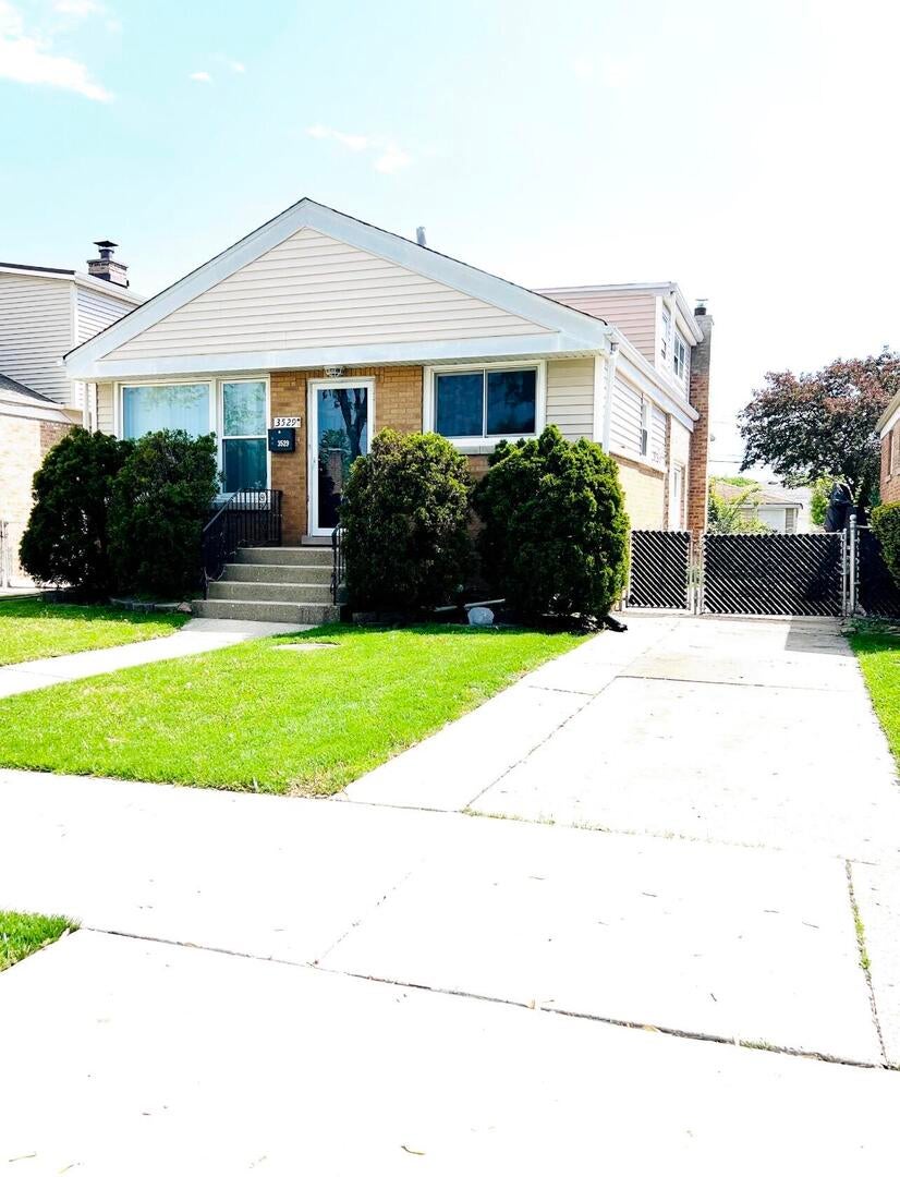 3529 N George Street — photo