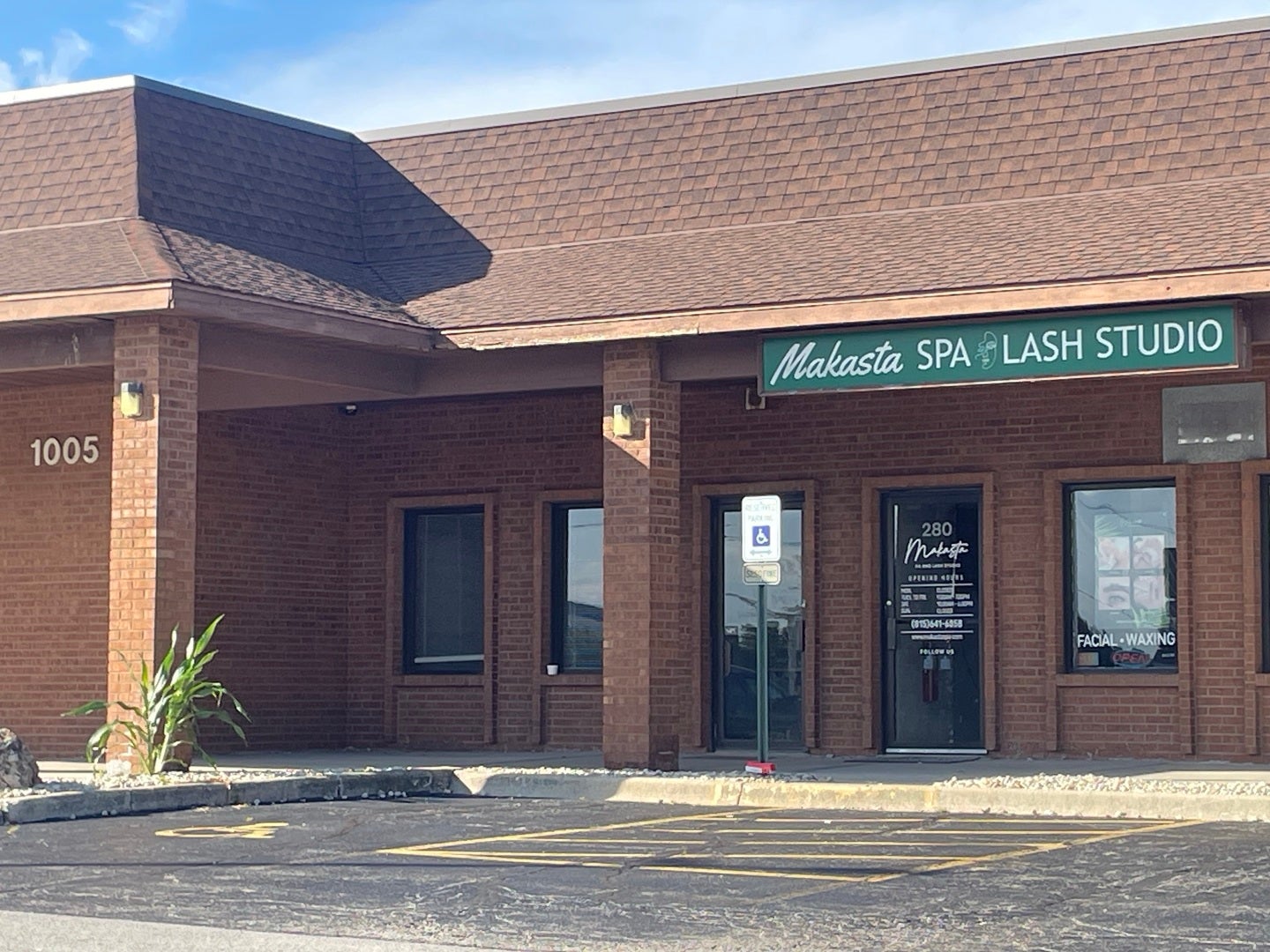 1005 W Laraway Road 270 — photo